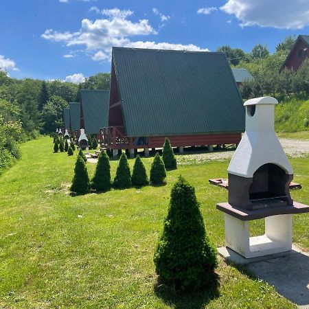 Uweronci Hotel Ustrzyki Dolne Buitenkant foto