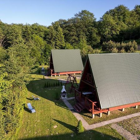 Uweronci Hotel Ustrzyki Dolne Buitenkant foto