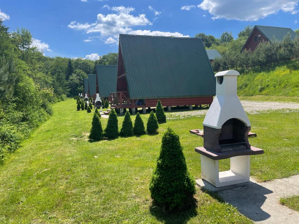 Uweronci Hotel Ustrzyki Dolne Buitenkant foto