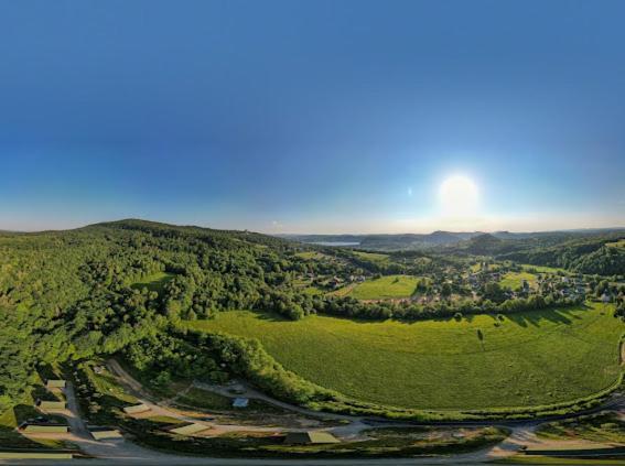 Uweronci Hotel Ustrzyki Dolne Buitenkant foto