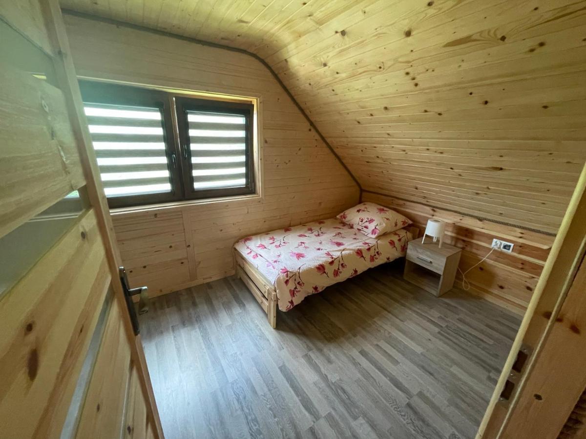 Uweronci Hotel Ustrzyki Dolne Buitenkant foto