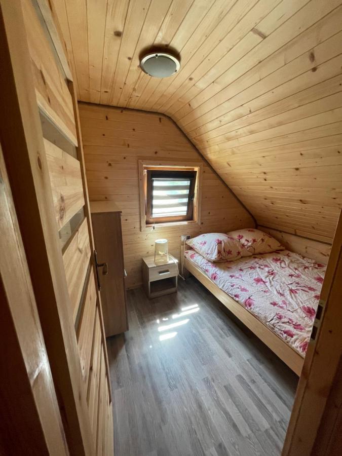 Uweronci Hotel Ustrzyki Dolne Buitenkant foto